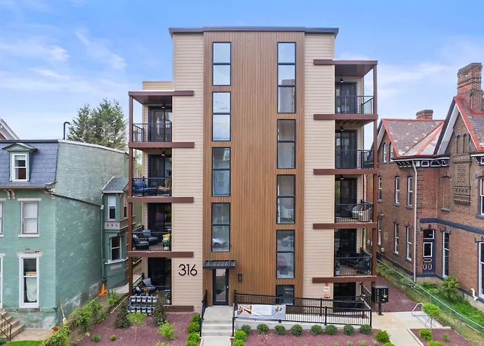 Pfr - Highland, 3br 2ba Shadyside Condo, 2 Decks, 3rd Floor Walkup