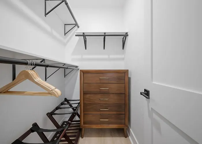 Pfr - Highland, 3br 2ba Shadyside Condo, 2 Decks, 3rd Floor Walkup Apartment Pittsburgh