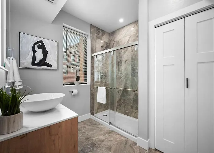 Apartment Pfr - Highland, 3br 2ba Shadyside Condo, 2 Decks, 3rd Floor Walkup