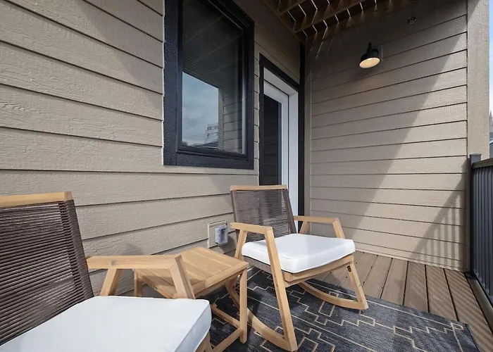 Pfr - Highland, 3br 2ba Shadyside Condo, 2 Decks, 3rd Floor Walkup *