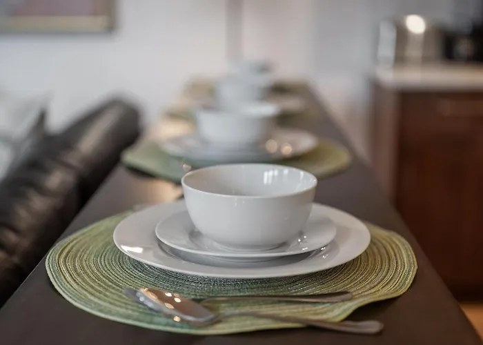Pfr - Highland, 3br 2ba Shadyside Condo, 2 Decks, 3rd Floor Walkup Apartment *