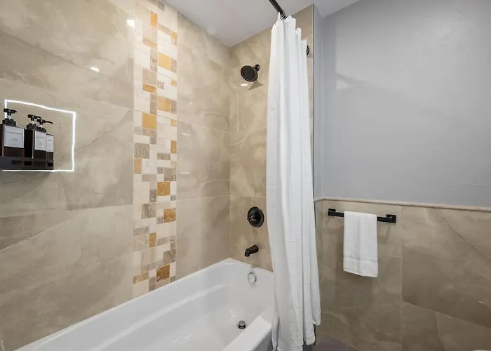 Pfr - Highland, 3br 2ba Shadyside Condo, 2 Decks, 3rd Floor Walkup