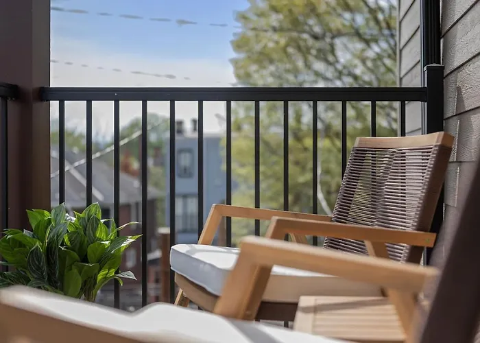 Pfr - Highland, 3br 2ba Shadyside Condo, 2 Decks, 3rd Floor Walkup Apartment